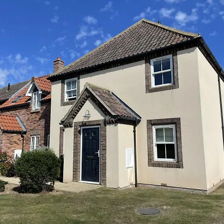 Semesterbostad Dragonfly - Part Of The The Bay Village With Pool, Gym And Direct Access, Pub, Restaurant, Tennis And Meadows Walks Filey