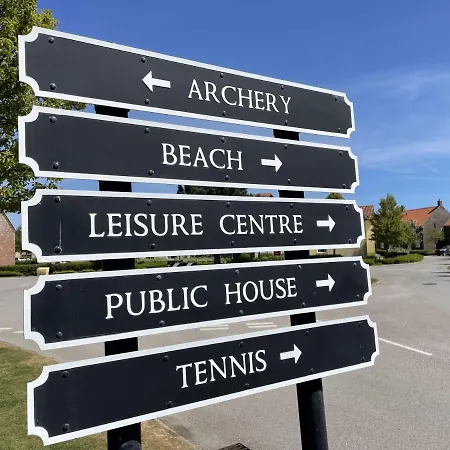 Semesterbostad Dragonfly - Part Of The The Bay Village With Pool, Gym And Direct Access, Pub, Restaurant, Tennis And Meadows Walks Filey