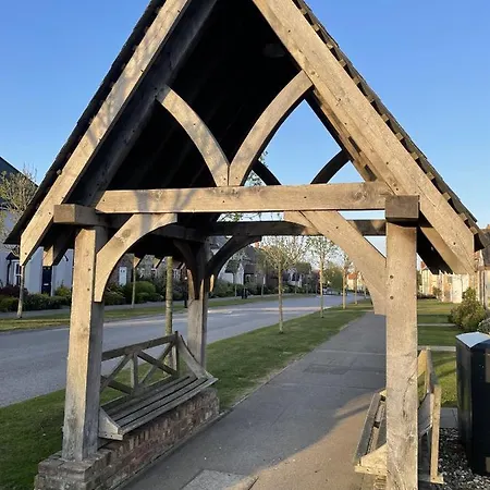 Semesterbostad Dragonfly - Part Of The The Bay Village With Pool, Gym And Direct Access, Pub, Restaurant, Tennis And Meadows Walks *