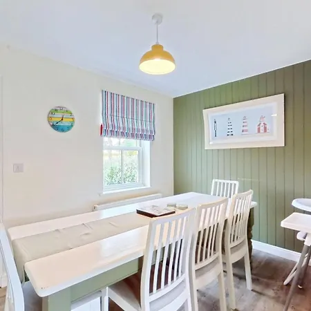 Dragonfly - Part Of The The Bay Village With Pool, Gym And Direct Access, Pub, Restaurant, Tennis And Meadows Walks *