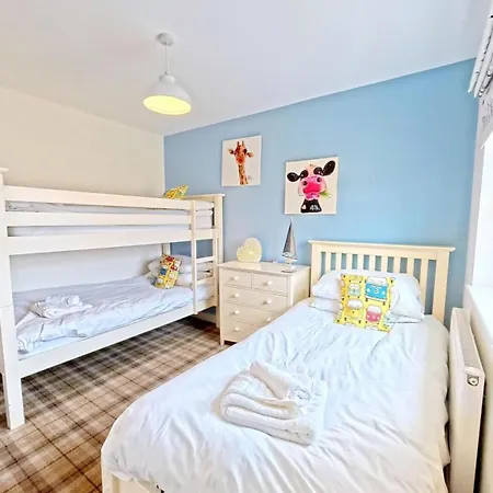 Semesterbostad Dragonfly - Part Of The The Bay Village With Pool, Gym And Direct Access, Pub, Restaurant, Tennis And Meadows Walks Filey